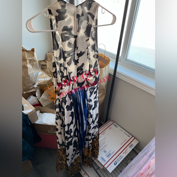 BLOGGERS FAV ZARA LIMITED EDITION FLORAL PRINTED DRESS - Picture 2 of 3